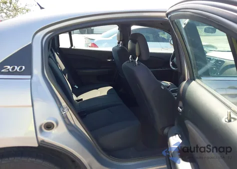 2014 Chrysler 200 Lx z USA, uszkodzony, nr VIN 1C3CCBAB0EN212024